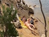 Pareja española pillada follando en una zona de rocas, brutal.. - Xvideos