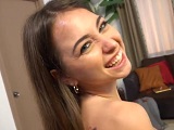 La actriz Riley Reid masturbando dos pollones a la vez - Actrices Porno