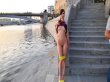 Francesa nos deleita con una sesión de fotos desnuda en la calle - Francesas